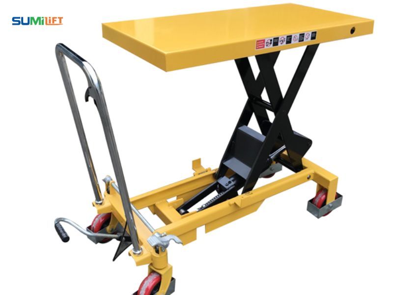 Việc lựa chọn đúng tải trọng không chỉ giúp thiết bị vận hành ổn định mà còn kéo dài tuổi thọ của hệ thống thủy lực và khung nâng.
