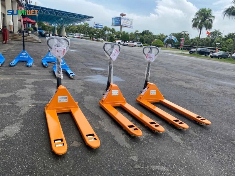 Hiện nay trên thị trường rất đa dạng các mẫu xe nâng tay phù hợp với nhu cầu của doanh nghiệp