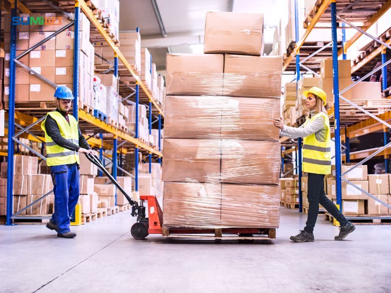 Xe nâng tay thấp lựa chọn hàng đầu cho doanh nghiệp có kho bãi