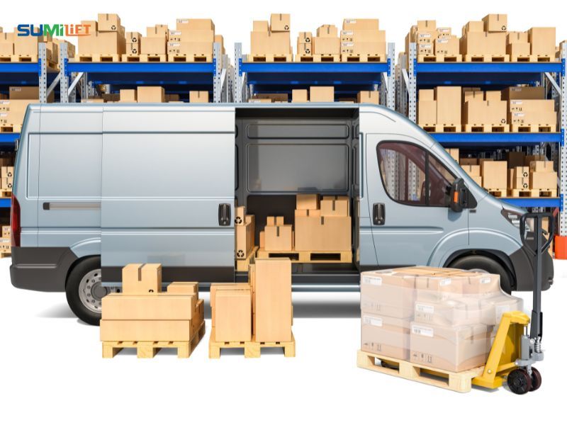 Sử dụng kích nâng để đưa hàng hóa vào đúng vị trí cần sắp xếp