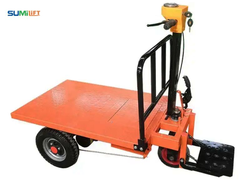 Xe đẩy hàng 3 bánh sử dụng để vận chuyển hàng hóa trong kho và xưởng sản xuất