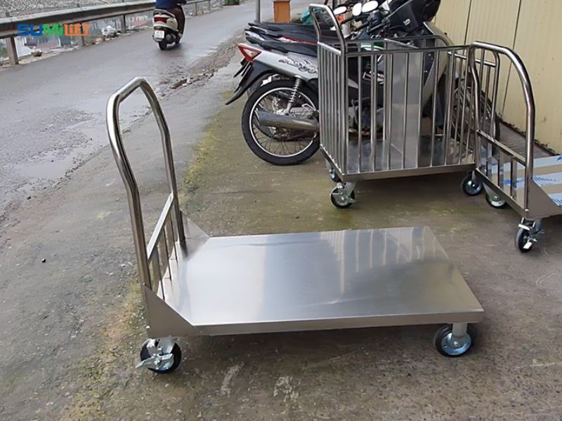 Xe đẩy hàng inox 304 sử dụng đa dạng ở nhiều đơn vị có kho hàng hóa
