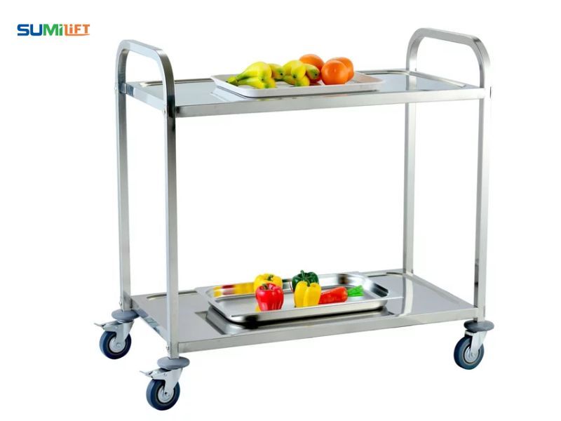 Xe đẩy hàng inox 304 có mức đầu tư ban đầu cao hơn inox 201, nhưng xét về tuổi thọ và chi phí sử dụng lâu dài, inox 304 vẫn là lựa chọn được nhiều doanh nghiệp ưu tiên.