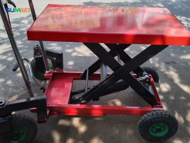 Xe Nâng Mặt Bàn Địa Hình Bánh To - Giải Pháp Cho Nhiều Loại Địa Hình 3 Xe nâng mặt bàn địa hình bánh to là giải pháp phù hợp cho những doanh nghiệp thường xuyên vận chuyển hàng hóa trên bề mặt không bằng phẳng.