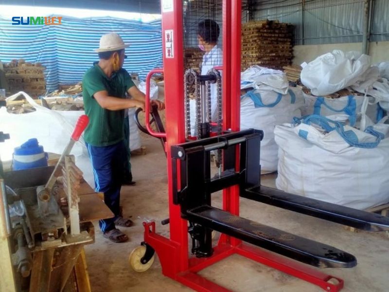 Cấu tạo và nguyên lý hoạt động của xe nâng tay 1.5 tấn đơn giản, dễ sử dụng