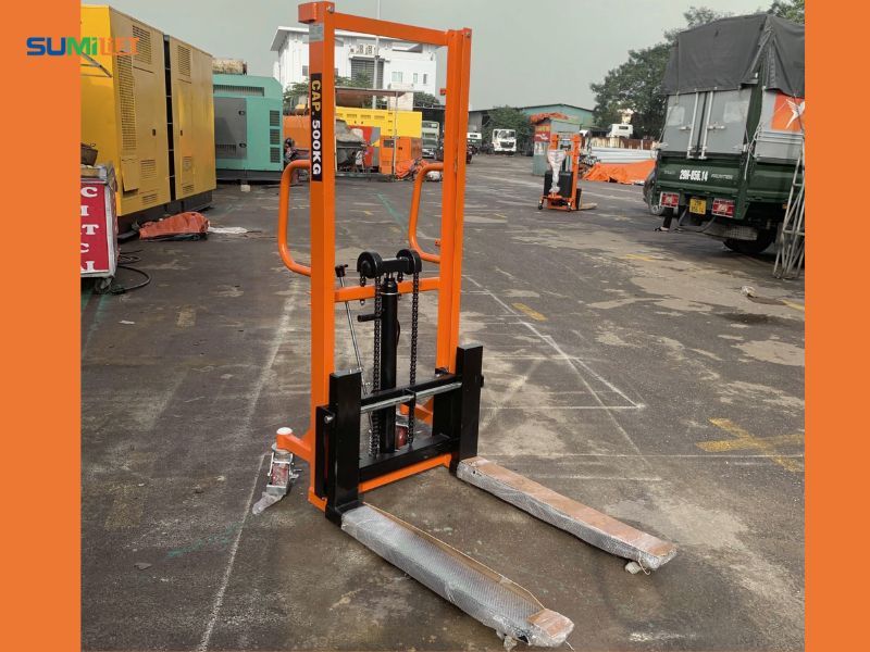 Ưu điểm của dòng xe nâng tay cao 500kg là dễ điều khiển, bán kính quay nhỏ.