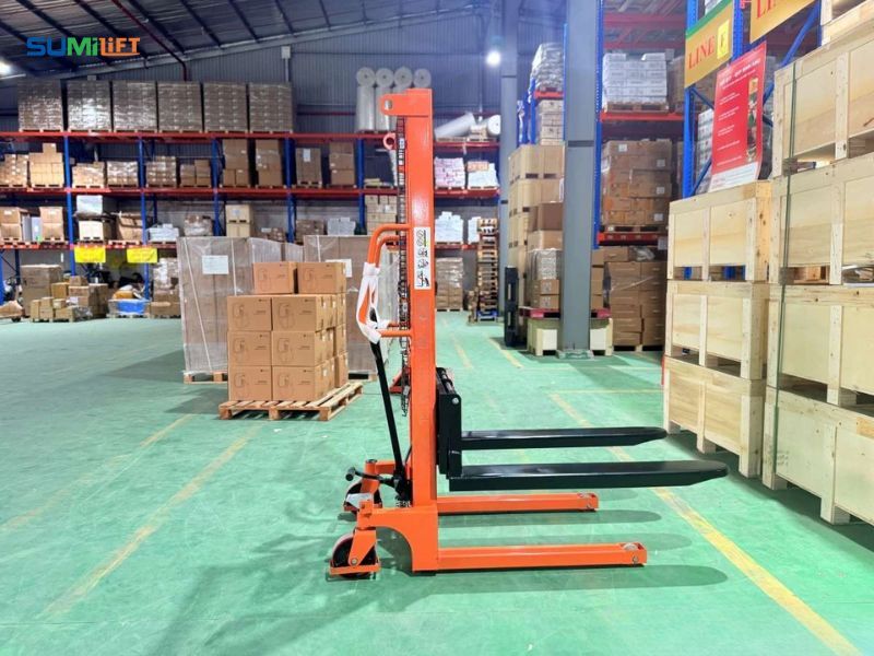 Xe nâng tay cao 1 tấn là lựa chọn cân bằng giữa khả năng chịu tải, chi phí đầu tư và tính linh hoạt khi vận hành.