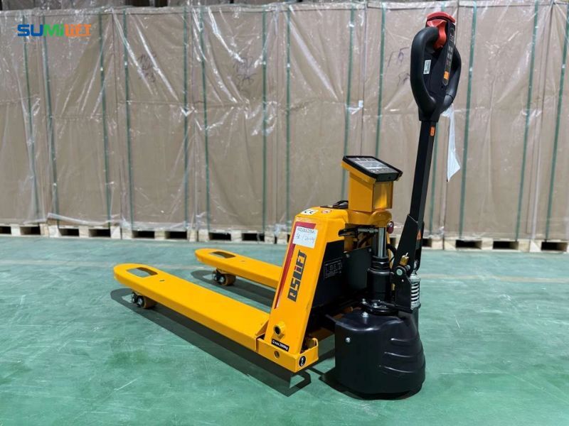 Xe nâng tay điện thấp là dòng xe được nhiều doanh nghiệp lựa chọn khi cần nâng cao năng suất nhưng chưa có nhu cầu đầu tư xe nâng điện đứng lái.