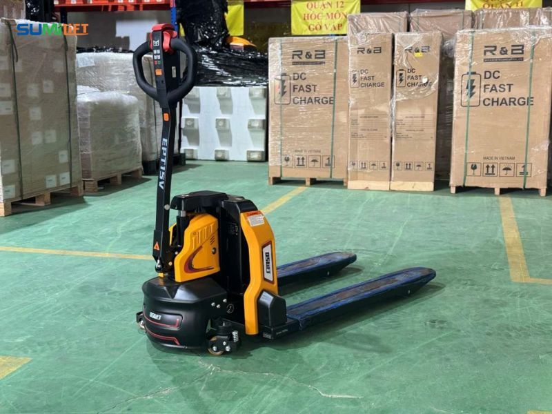 Sự cân bằng giữa tải trọng, khả năng vận hành và chi phí đầu tư giúp dòng xe nâng tay điện 1.5 tấn được nhiều doanh nghiệp lựa chọn.