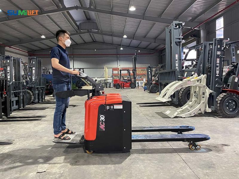 Xe nâng điện cầm tay 3 tấn phù hợp với đơn vị có kho hàng diện tích lớn